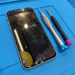 iPhoneSE3 フロントパネル交換