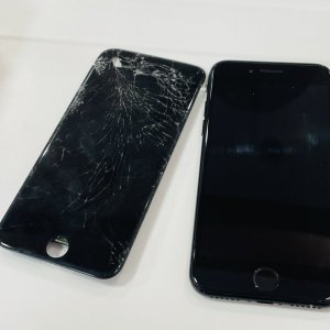 iPhone8 フロントパネル交換修理