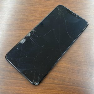 iPhoneXSmax　フロントパネル交換　画面割れ