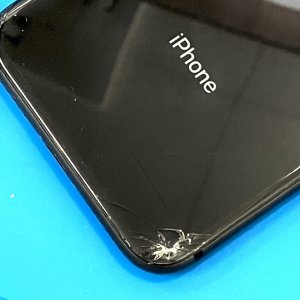 iPhone8 バックパネル修理