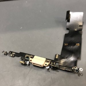 iPhone8Plus ライトニング交換