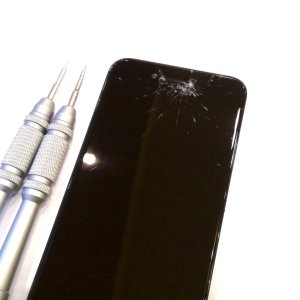 iPhoneSE3 フロントパネル交換