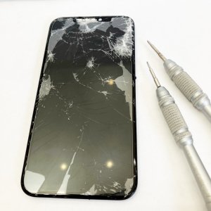 iPhone 11 フロントパネル交換