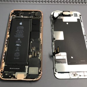 iPhone8 パネル交換修理