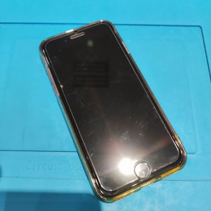 iPhoneSE3 強化ガラス交換