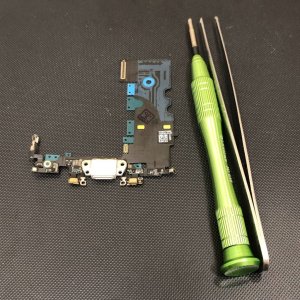 iPhoneSE2 ライトニング交換