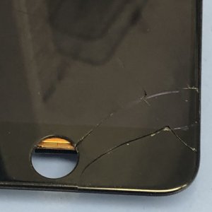 【iPhoneSE 第2世代 ガラス修理】外出先で仕事用のiPhoneが破損…当店なら20分で即時お渡し可能です!!