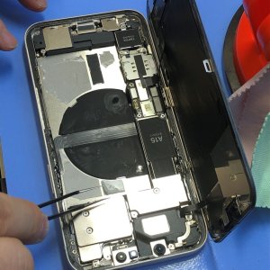 【iPhone13 水没修理】お風呂に落として画面が真っ暗に…急いで当店へお持ち下さい!!｜前橋市箱田町