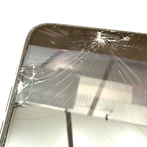 iPhoneSE3　フロントパネル交換