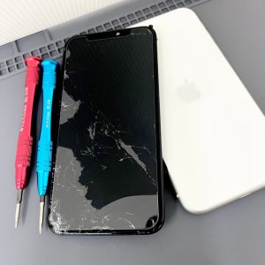 iPhone11 画面割れ修理