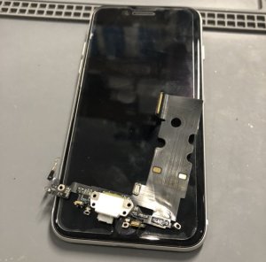 iPhoneSE3　ライトニング交換