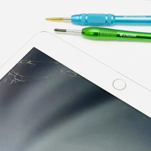 iPad8 フロントパネル交換修理