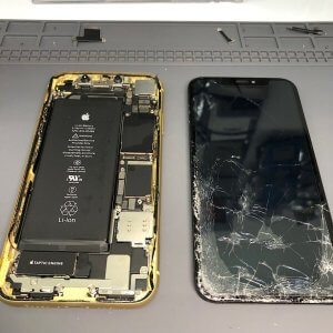 iPhoneXR 落下縦線 液晶交換