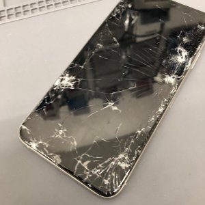iPhone11Pro Max落下大破 液晶交換