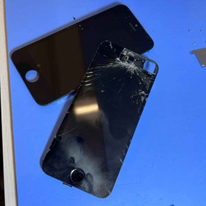 iPhoneSE 第1世代 パネル割れ 画面交換 修理