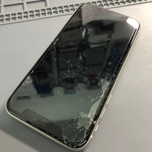 iPhone11落下破損 パネル交換