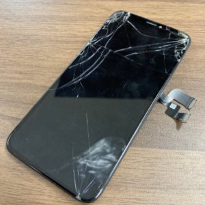 iPhoneXS 落下破損パネル交換