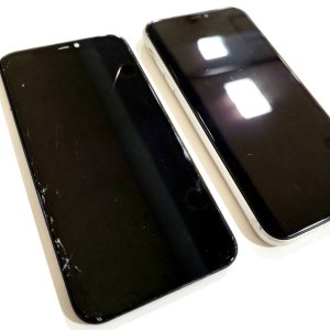 iPhone11 フロントパネル交換