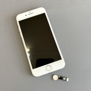 iPhone8 ホームボタン修理