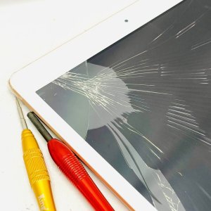 iPad8 フロントパネル交換修理