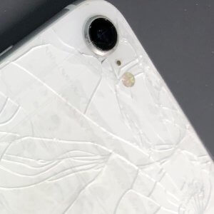 iPhoneSE2バックパネル交換