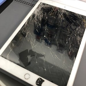 iPad第五世代　ガラスパネル交換