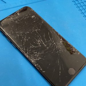 iPhoneSE3 フロントパネル交換修理