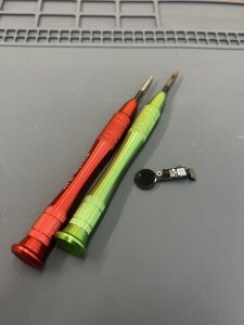 iPhoneSE2ホームボタン修理