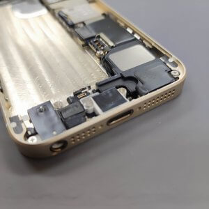 iPhoneSE ライトニング修理
