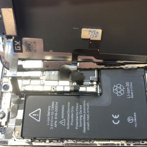 【iPhoneXS バッテリー交換】バッテリー持ちが急激に悪くなった時はすぐ当店までご相談下さい!バッテリー交換は即時お渡しさせて頂きます!!