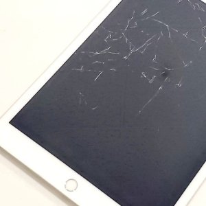 iPad 第8世代 フロントパネル交換修理