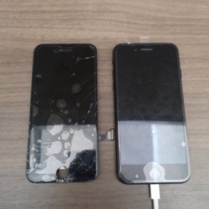 iPhone7落下画面に液漏れ 液晶交換