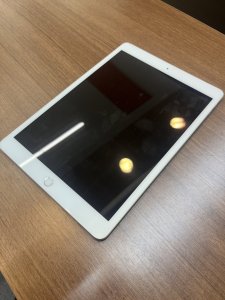 iPad8 液晶交換修理