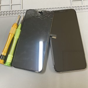 iPhone11Pro パネル割れ 交換修理 即日
