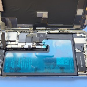 【iPhoneXS バッテリー交換】バッテリーの経年劣化が進みますと、様々な不具合の原因となります!心当たりがある方は、当店までご相談ください(^_^)