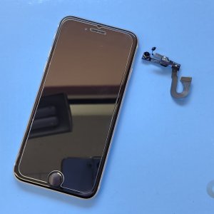 【iPhoneSE 第3世代 インカメラ交換】落としてしまった衝撃や圧力で、内部パーツのみ損傷してしまう事もございます!ご不明な事があれば当店までご相談下さい!!