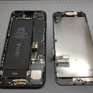 iPhone8 画面真っ黒 液晶交換