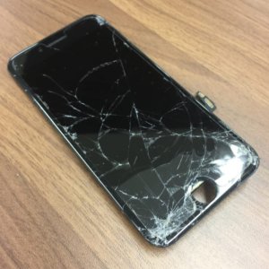 iPhone7のガラス割れ修理