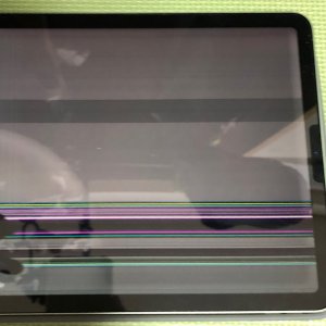 iPad air5落下して画面に黒線 液晶交換