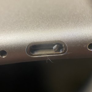 iPad mini4 ライトニング部分異物除去