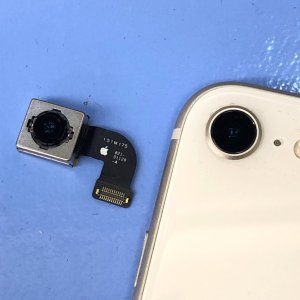 【iPhoneSE3 アウトカメラ交換】写真がきれいに撮れなくなった時は是非ご相談下さい!!本日は10分で修理完了しお渡し致しました!!