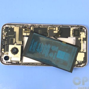 【iPhone14 バッテリー交換】バッテリーが膨張してしまった時は、すぐにご相談下さい。即時バッテリー交換を承ります!!｜前橋市上佐鳥町
