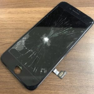 iPhone8 落下画面ひび割れ 液晶交換修理