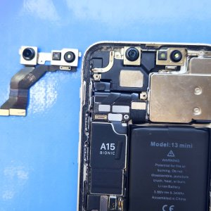 【iPhone13mini インカメラ交換】きれいに画像が撮れなくなってしまった!そのようなカメラ関連の不具合も当店にお任せ下さい!!｜前橋市箱田町