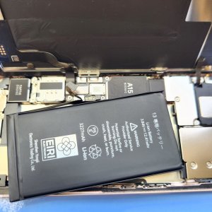 【iPhone13 バッテリー交換】突然の不具合や原因不明でお困りな時は、是非当店までご相談下さい。ご予約をされてなくても当日対応致します!｜前橋市稲荷新田町