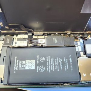 【iPhone13 バッテリー交換】iPhone13シリーズをご利用でバッテリー持ちが気になる方はiPhone修理SHOP前橋店までご相談下さい!!｜前橋市大利根町
