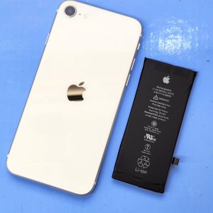 【iPhoneSE2 バッテリー交換】当店で最も多いご要望はiPhoneのバッテリー交換です!!どうぞお気軽にご相談にいらして下さい!!