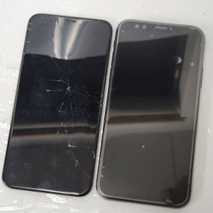 【iPhoneX パネル交換】フロントパネルが割れてしまった時は、20分ほどで修理完了致します!!是非当店にご相談に下さい!!