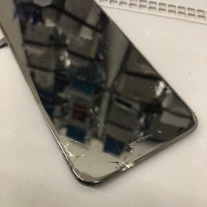 iPhoneSE3落下破損 液晶交換