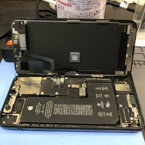 iPhone11Proパネル交換